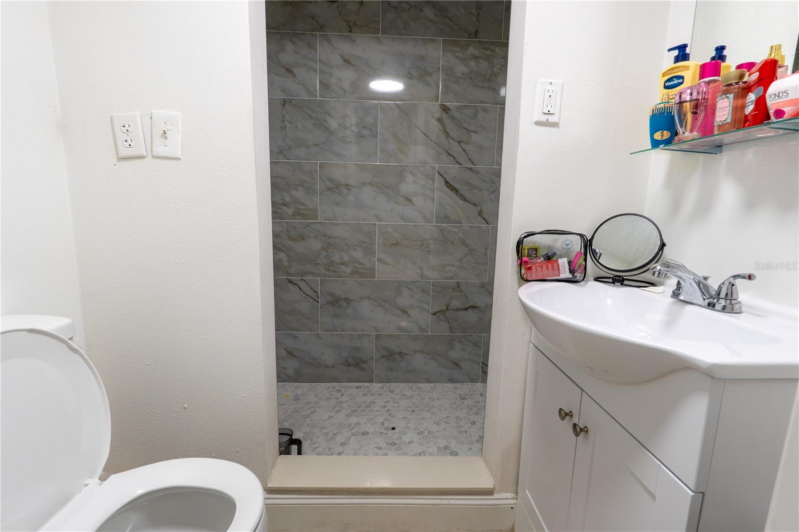 8819 W BROAD ST — photo 24