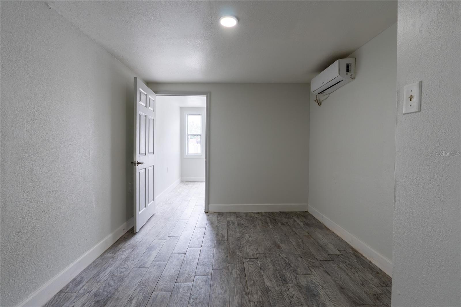 8819 W BROAD ST — photo 23