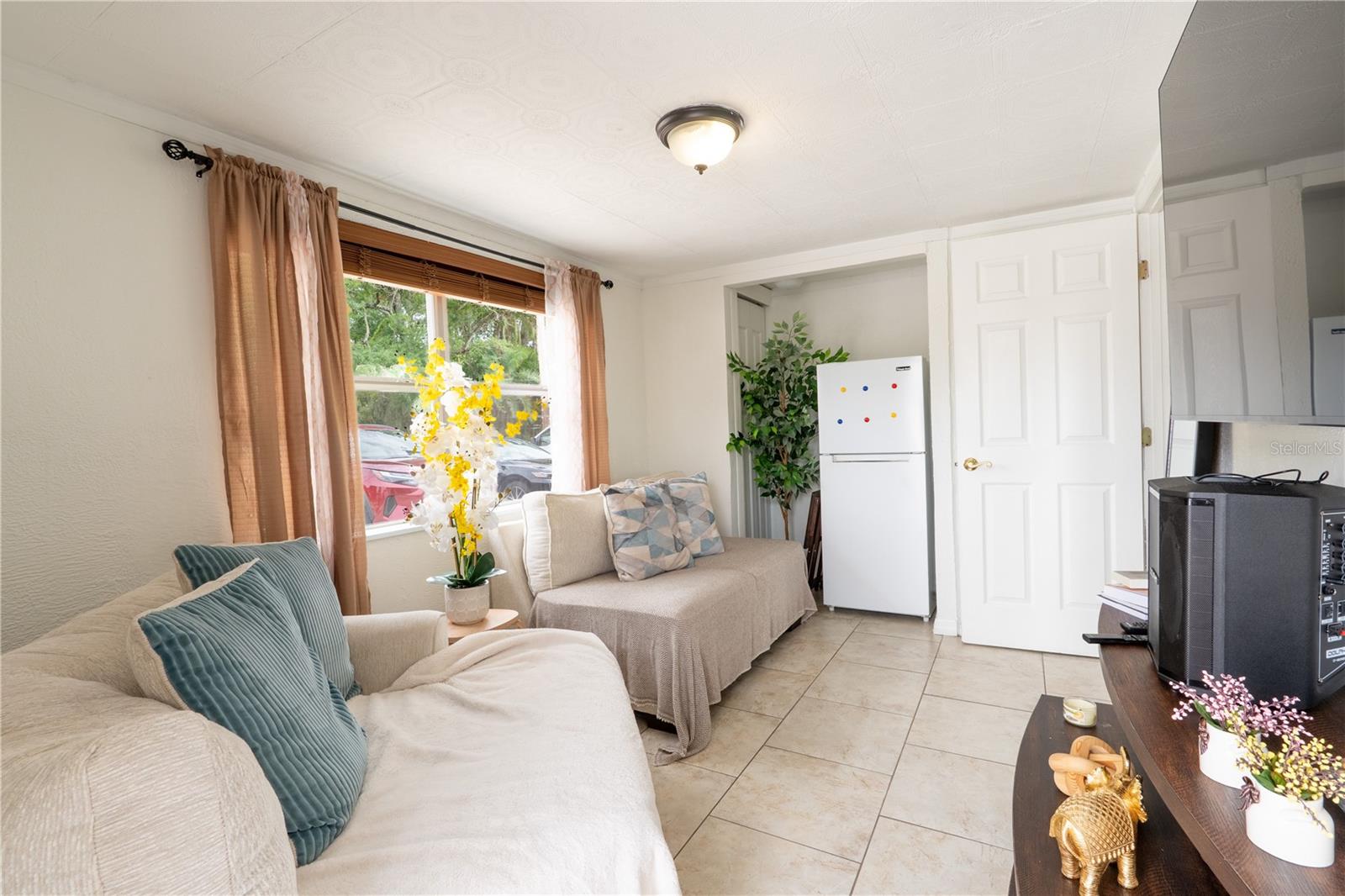 8819 W BROAD ST — photo 16