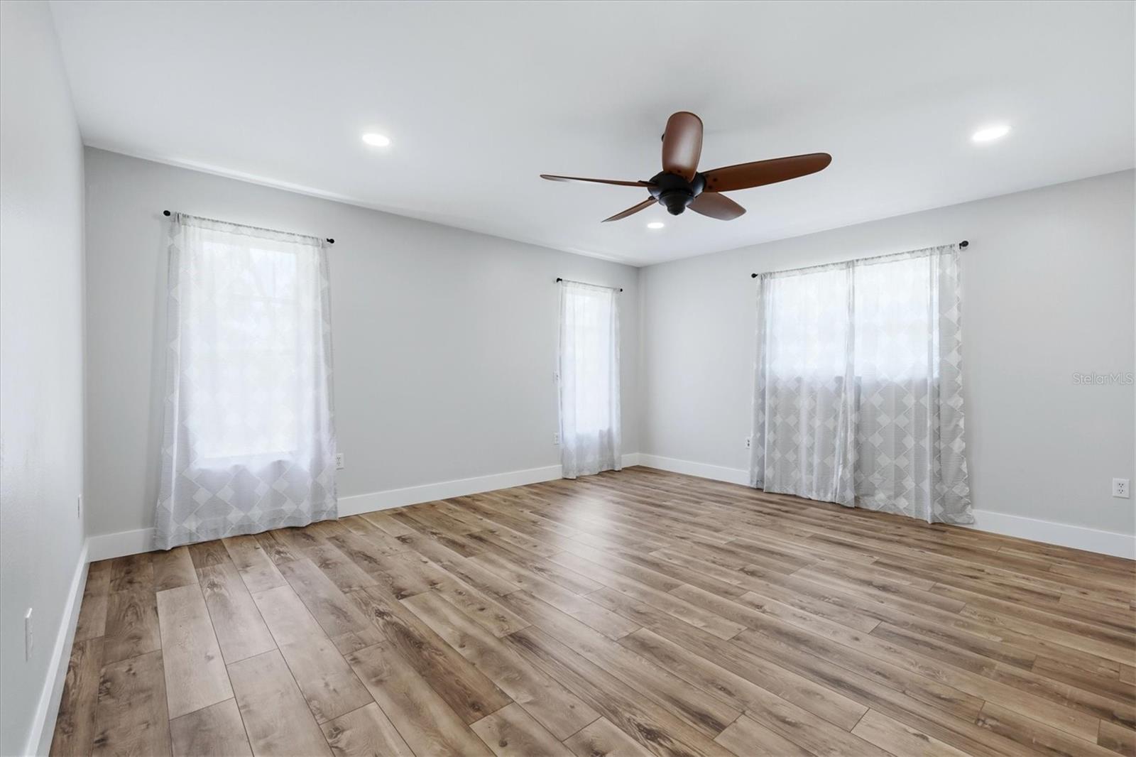 338 PINE GLEN CT — photo 20