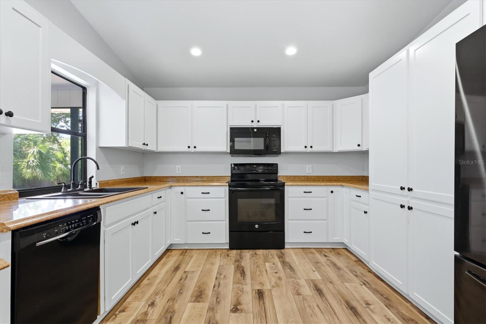 338 PINE GLEN CT — photo 17