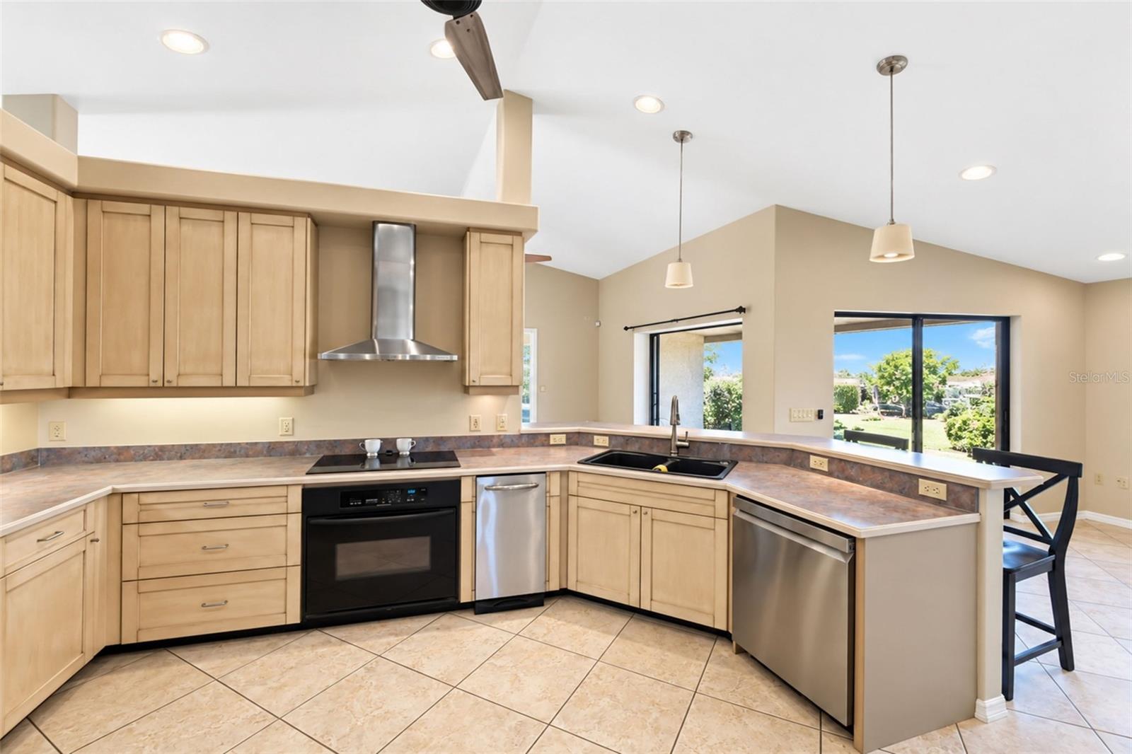 1881 NEPTUNE DR — photo 24