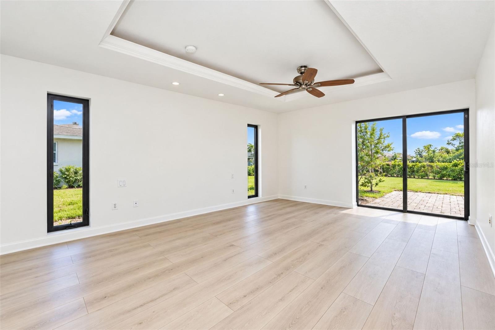 1881 NEPTUNE DR — photo 36