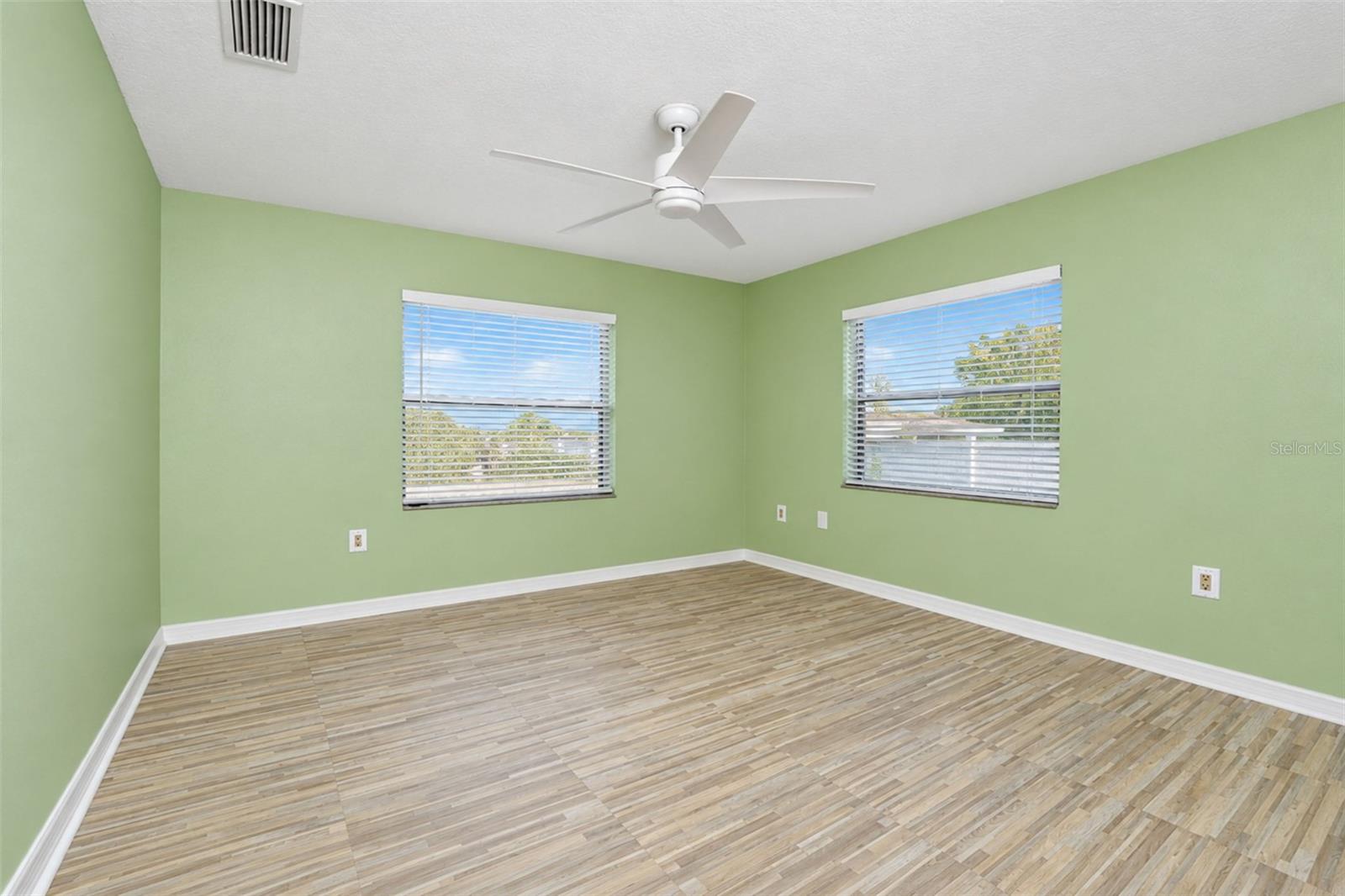 1881 NEPTUNE DR — photo 48