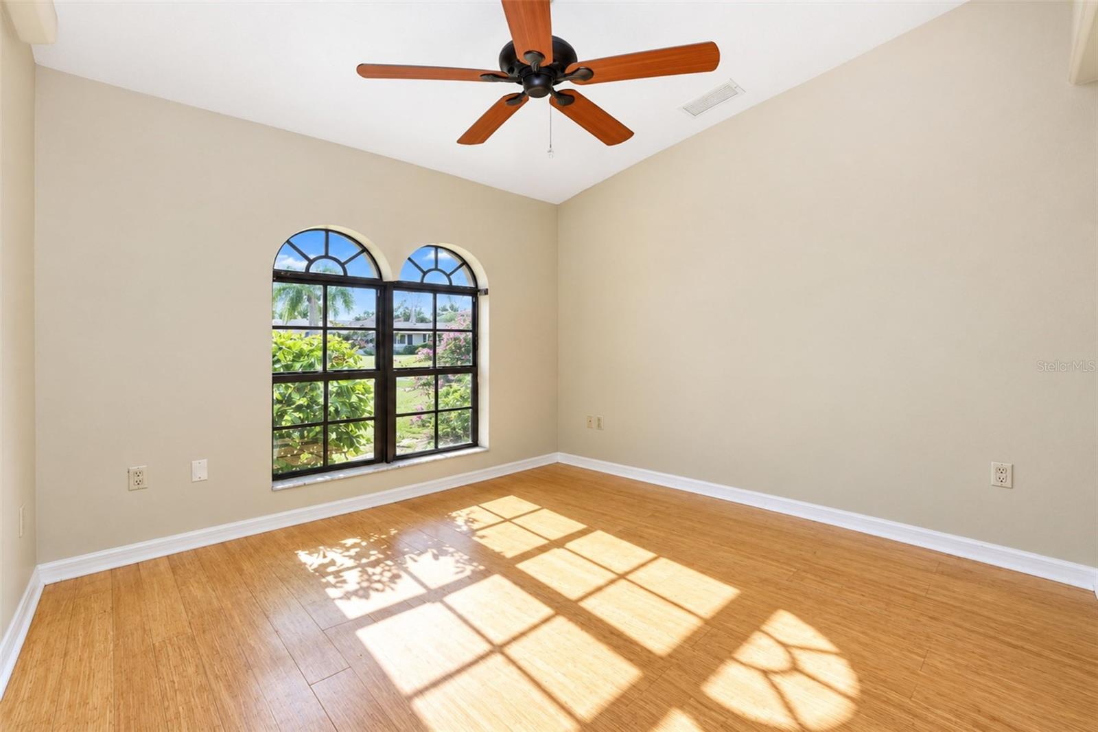 1881 NEPTUNE DR — photo 33