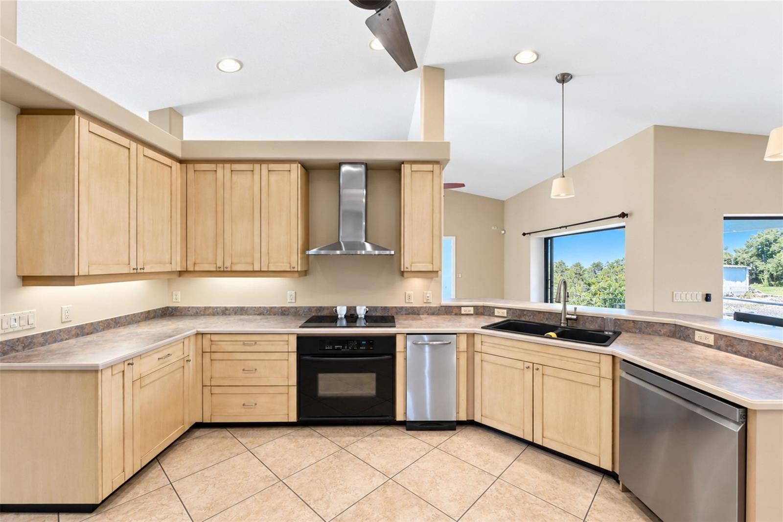 1881 NEPTUNE DR — photo 25