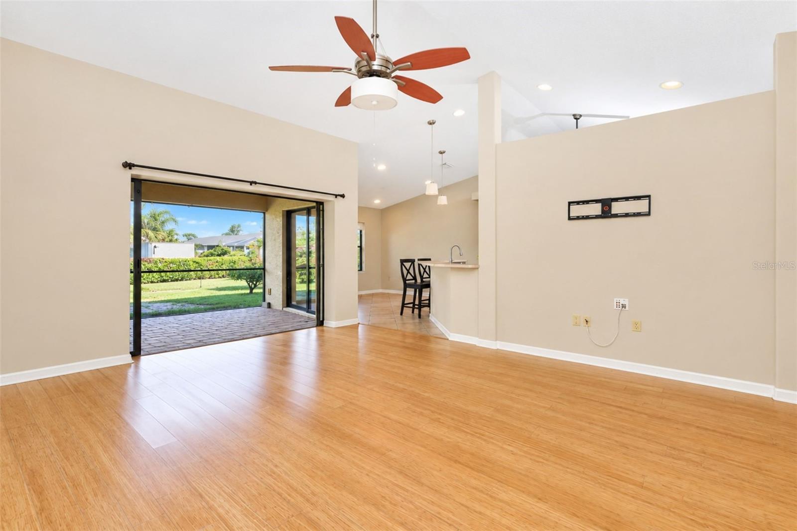 1881 NEPTUNE DR — photo 8