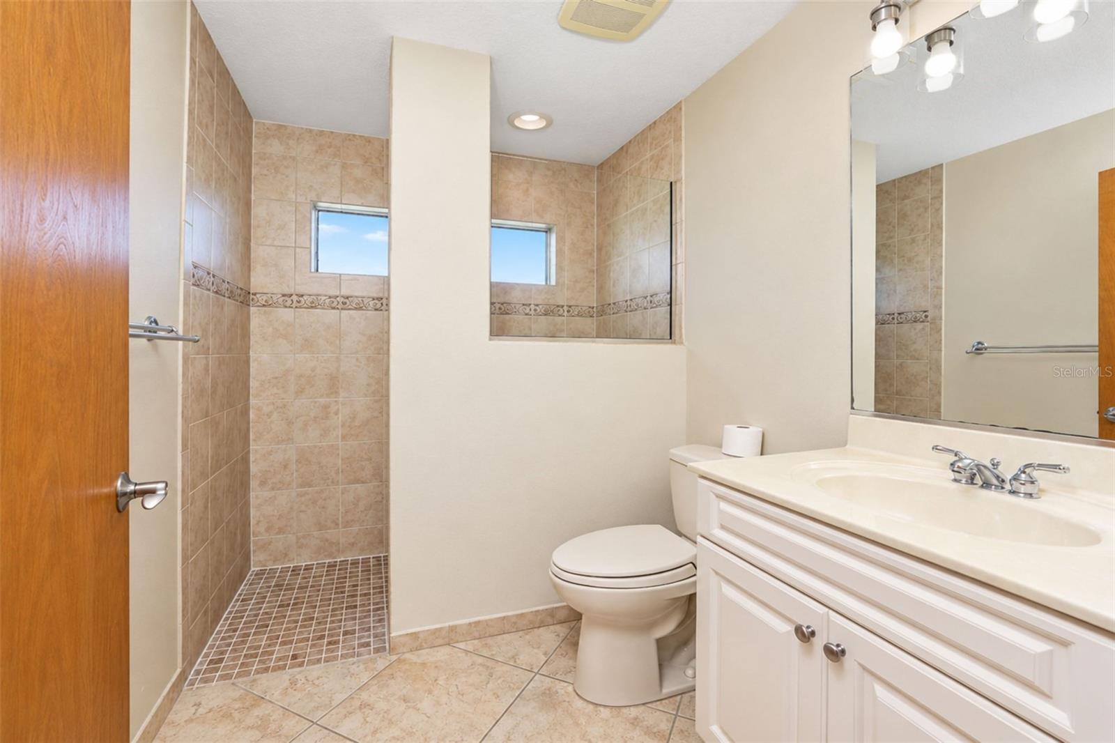 1881 NEPTUNE DR — photo 52