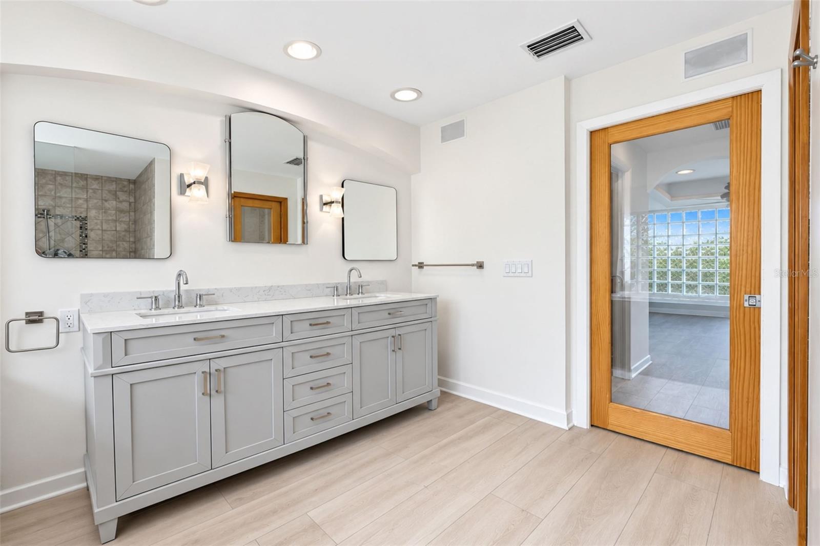 1881 NEPTUNE DR — photo 47