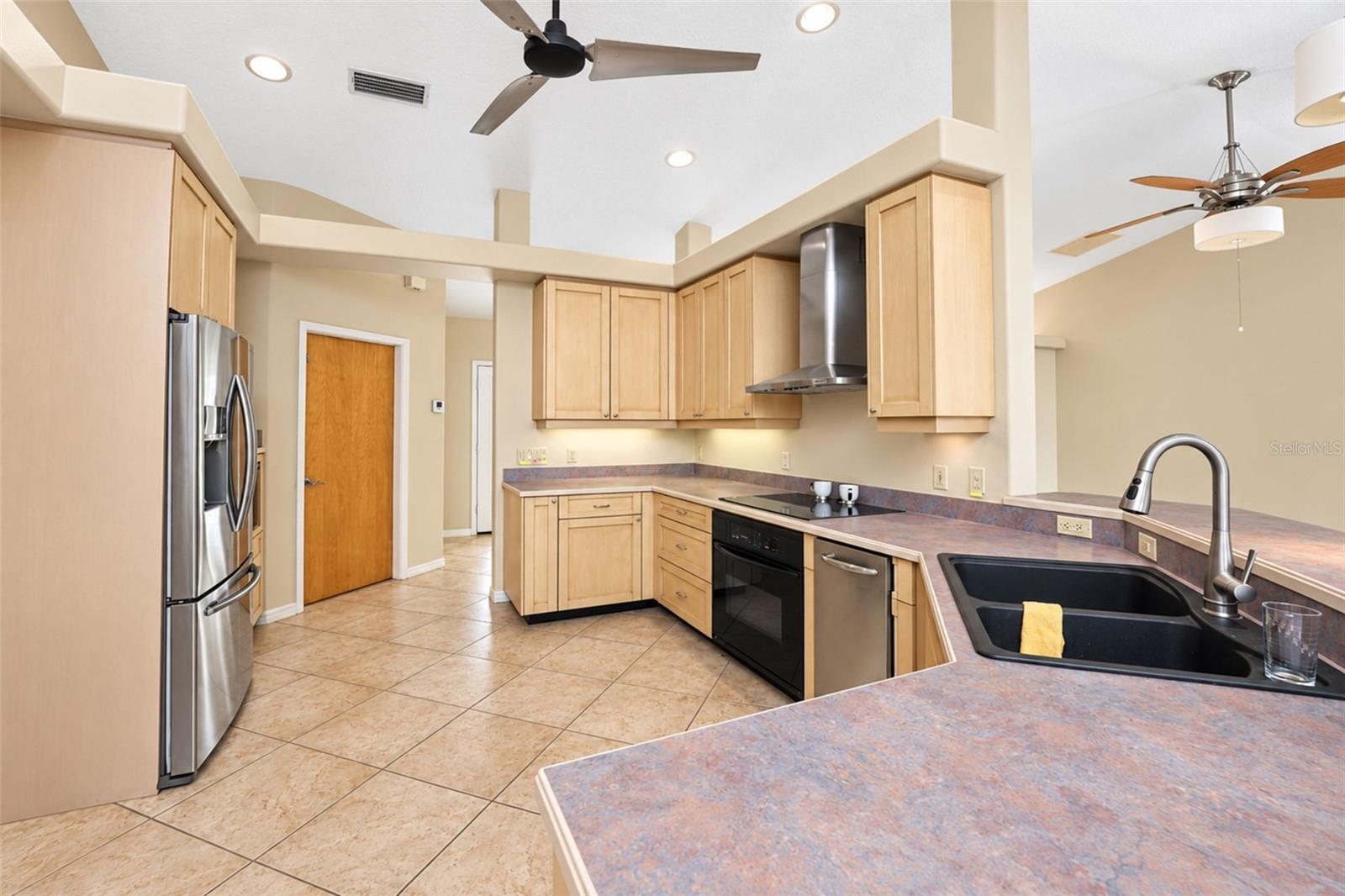 1881 NEPTUNE DR — photo 22