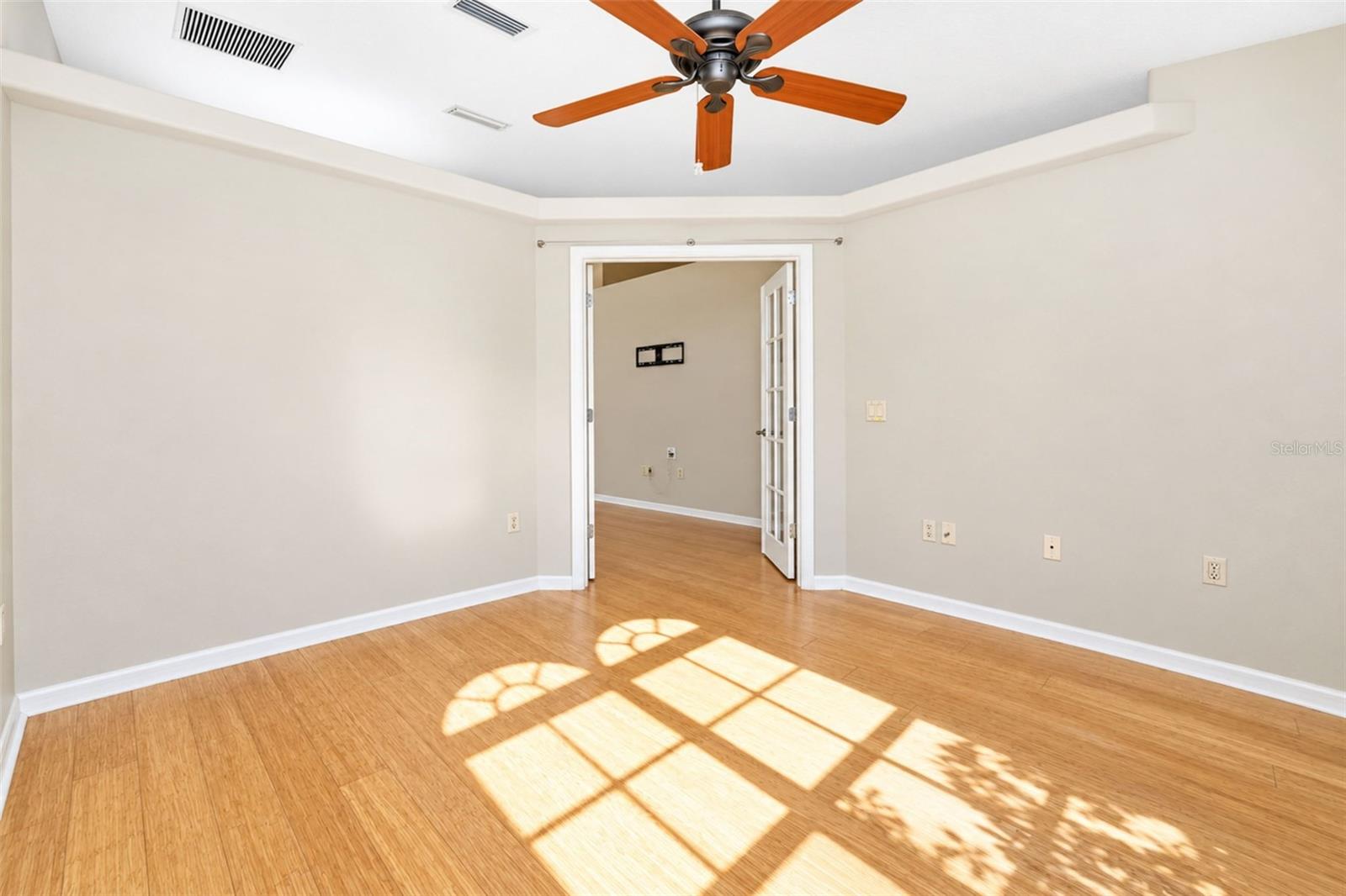 1881 NEPTUNE DR — photo 35