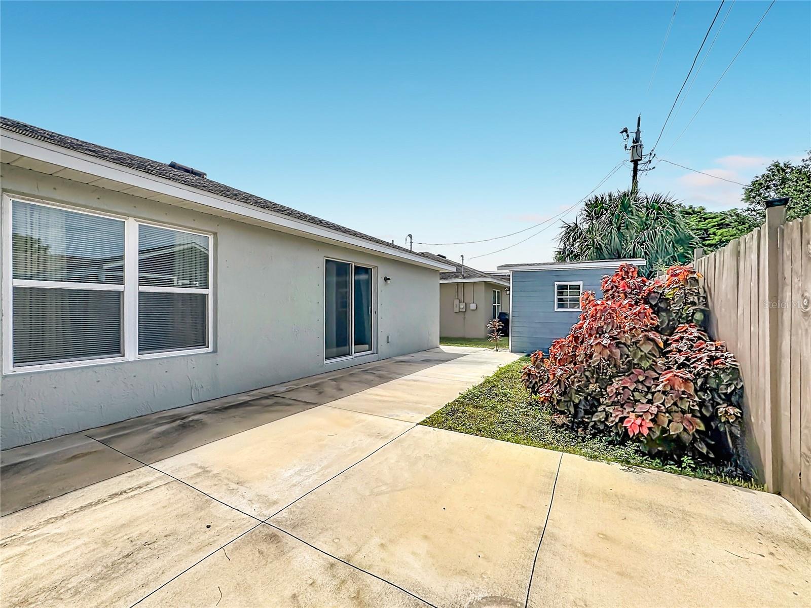 812 33RD ST W — photo 33