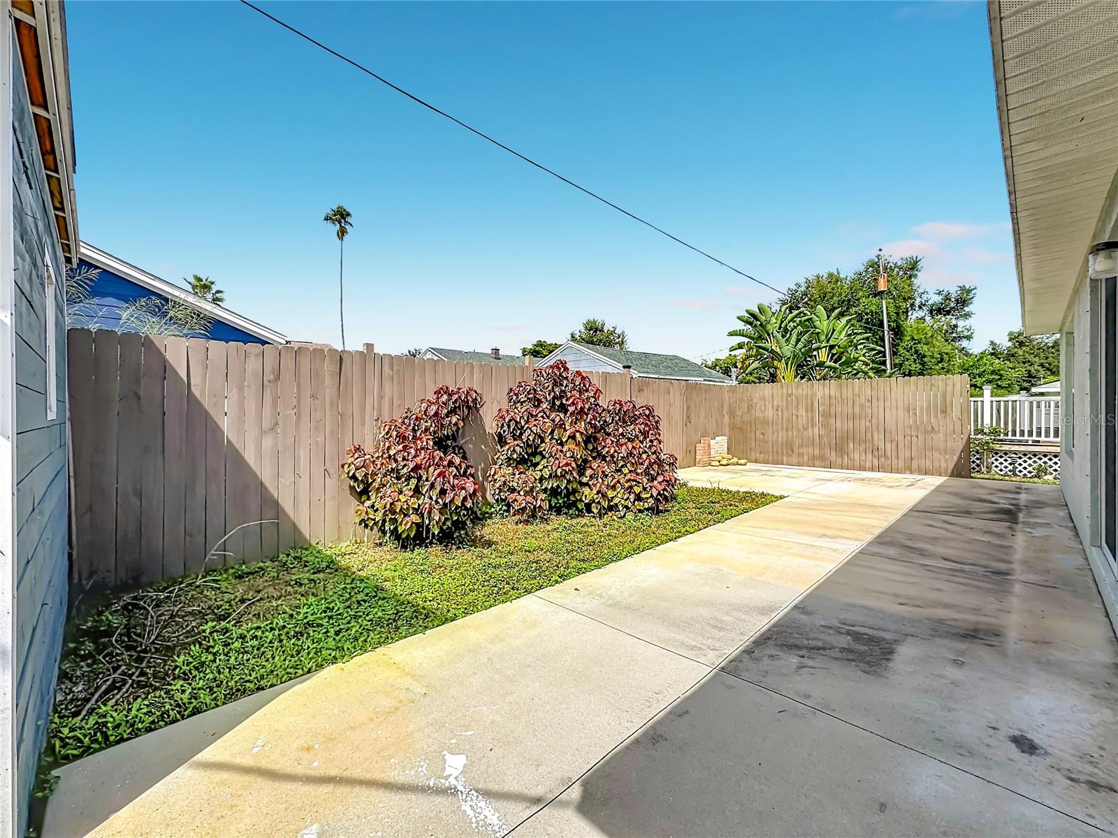812 33RD ST W — photo 30