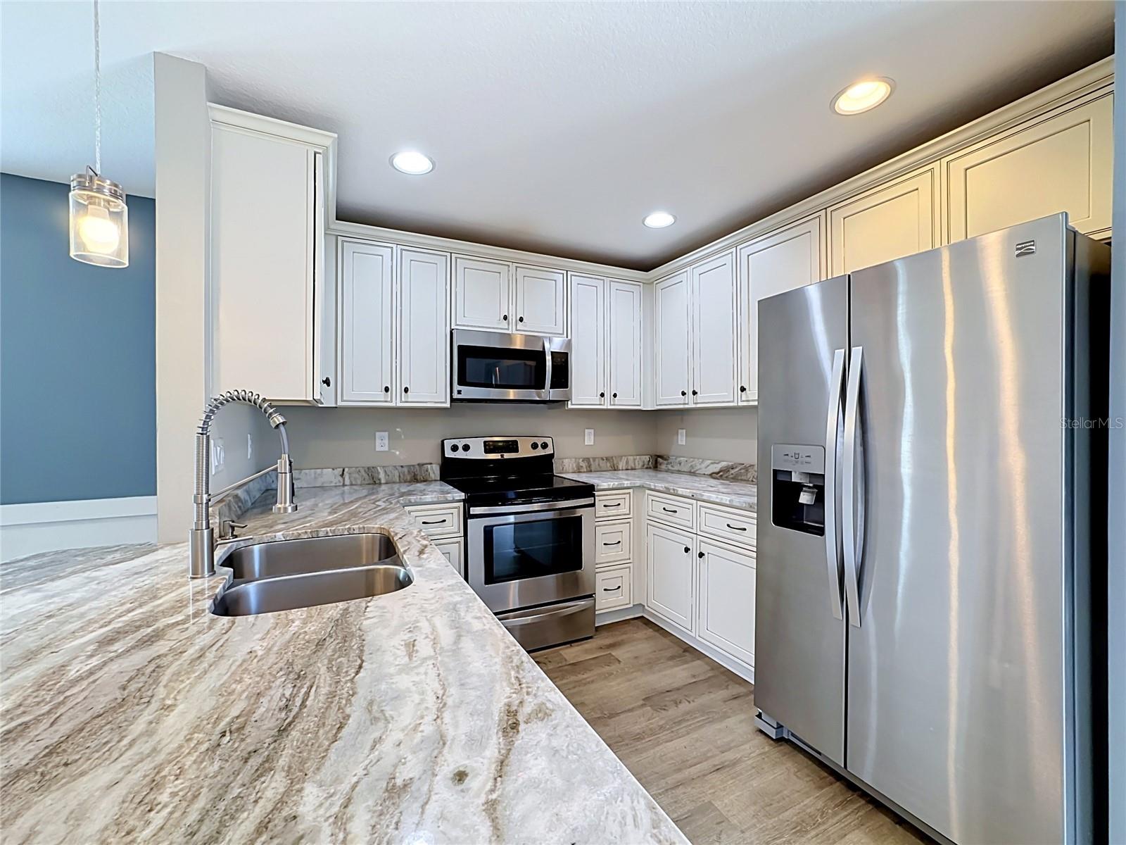 812 33RD ST W — photo 12