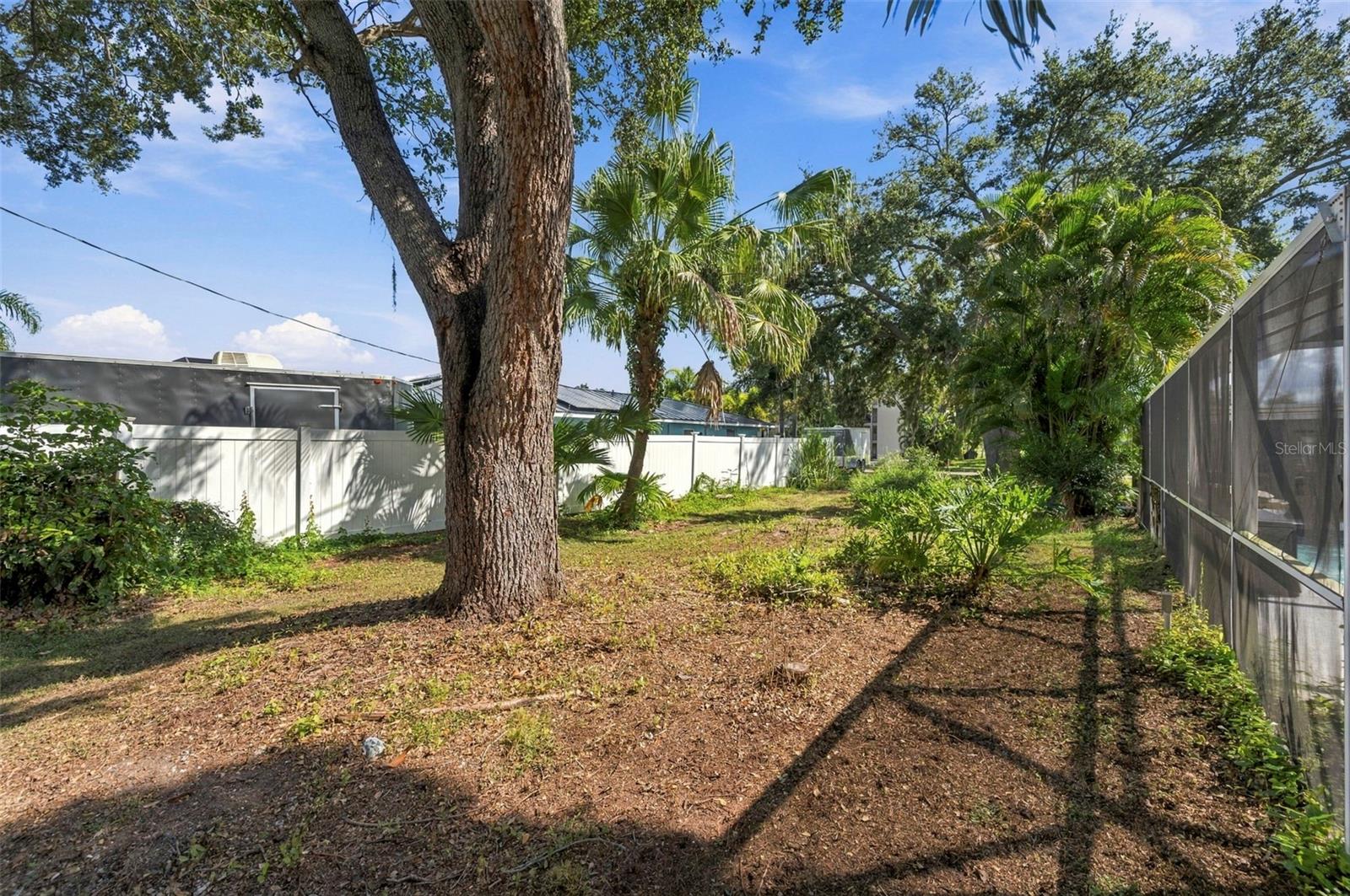 5105 W COUNTRY CLUB DR — photo 52