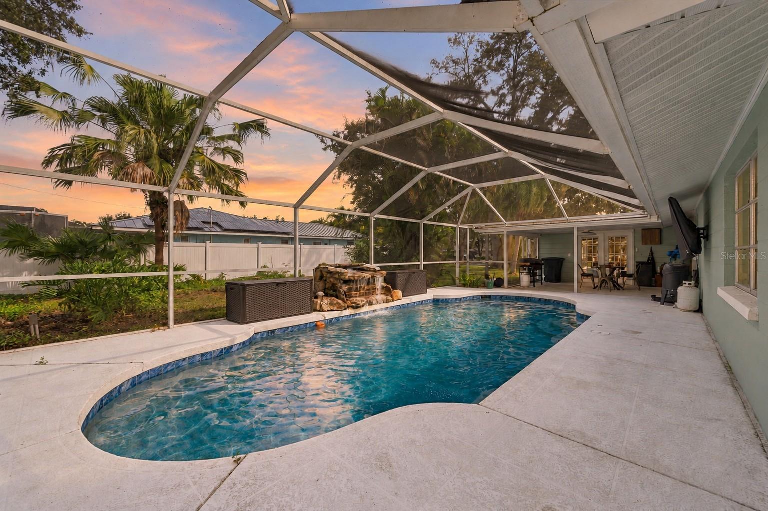 5105 W COUNTRY CLUB DR — photo 2