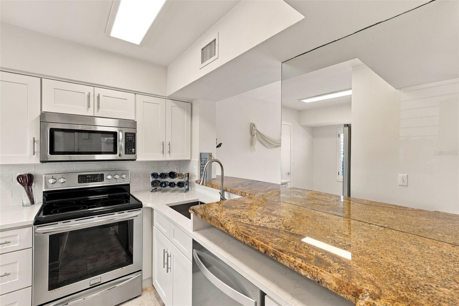 6101 MIRADA CIR — photo 4