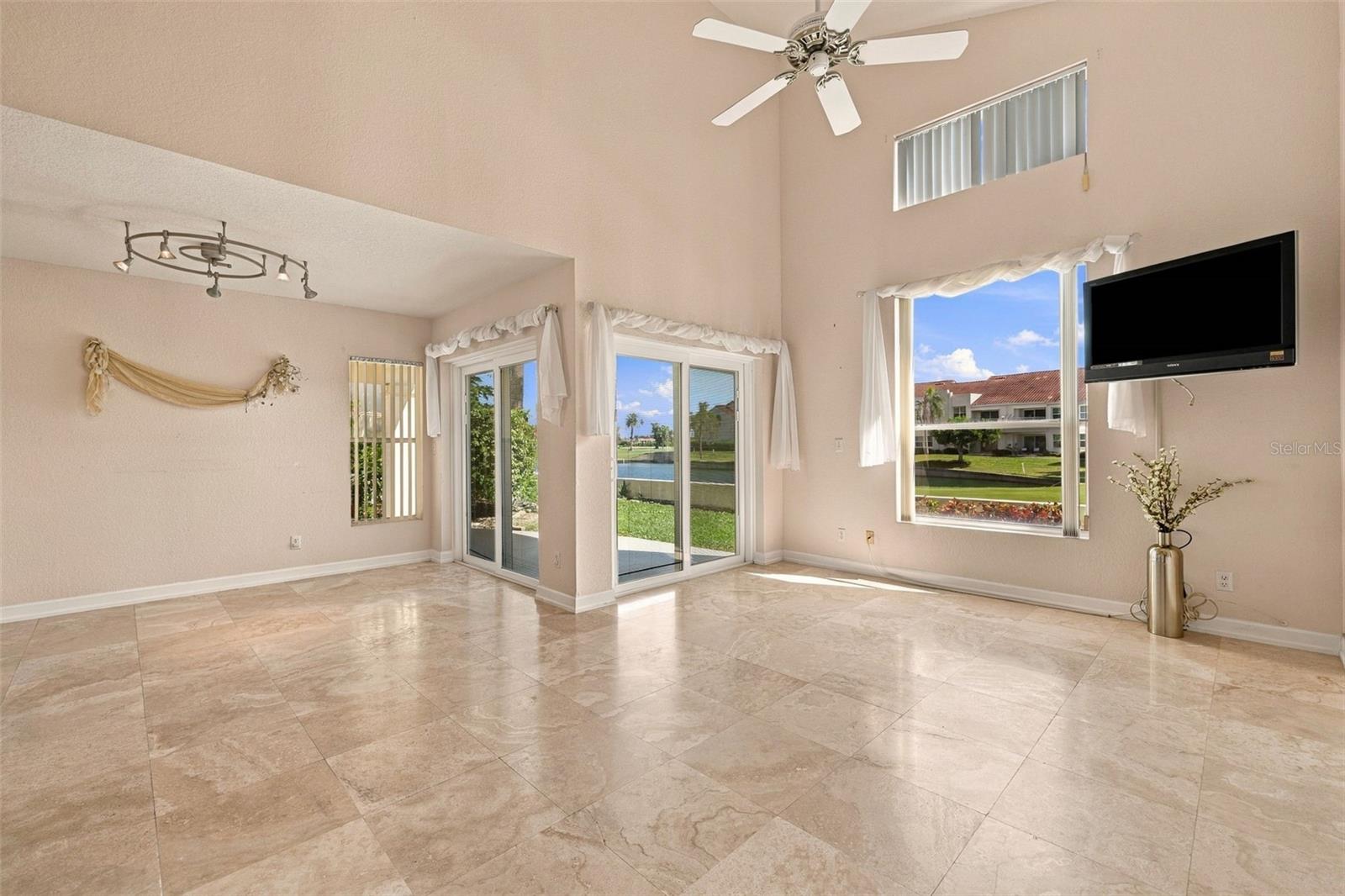 6101 MIRADA CIR — photo 11