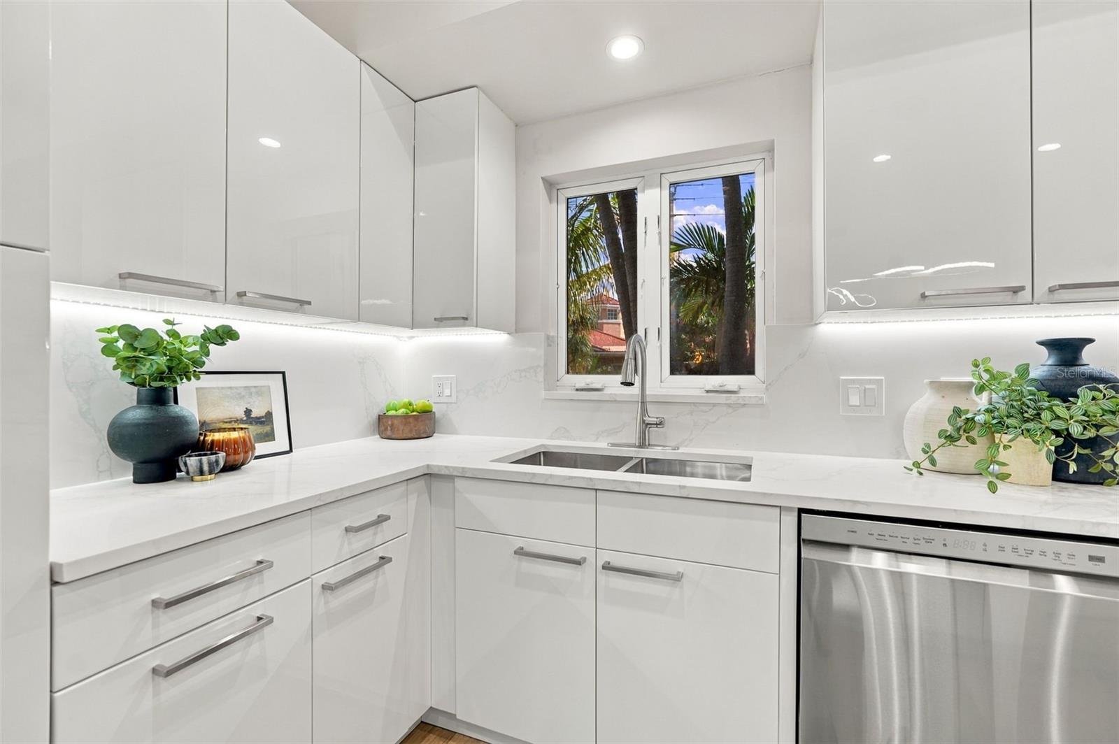 528 KEY ROYALE DR — photo 15