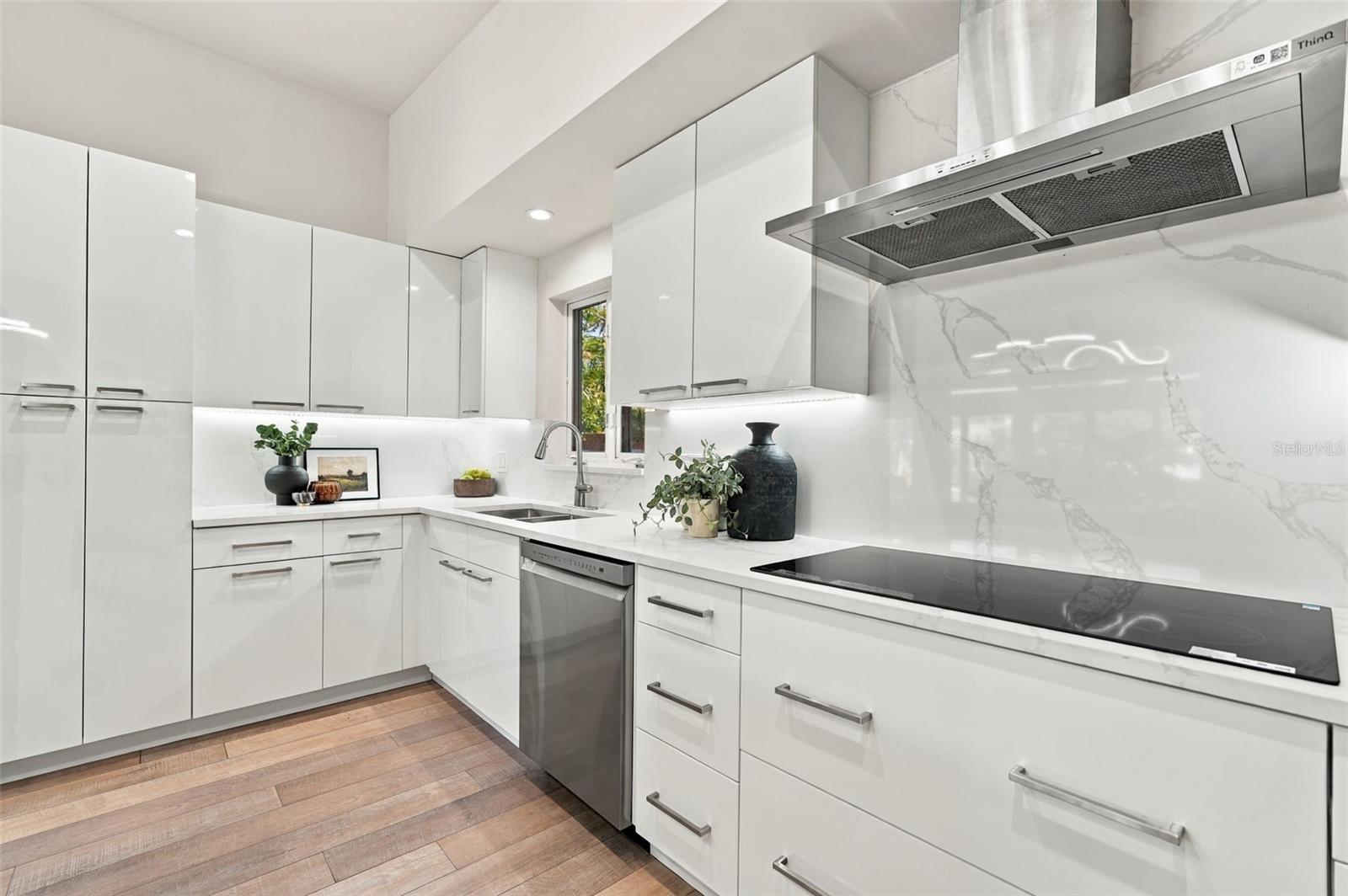 528 KEY ROYALE DR — photo 18