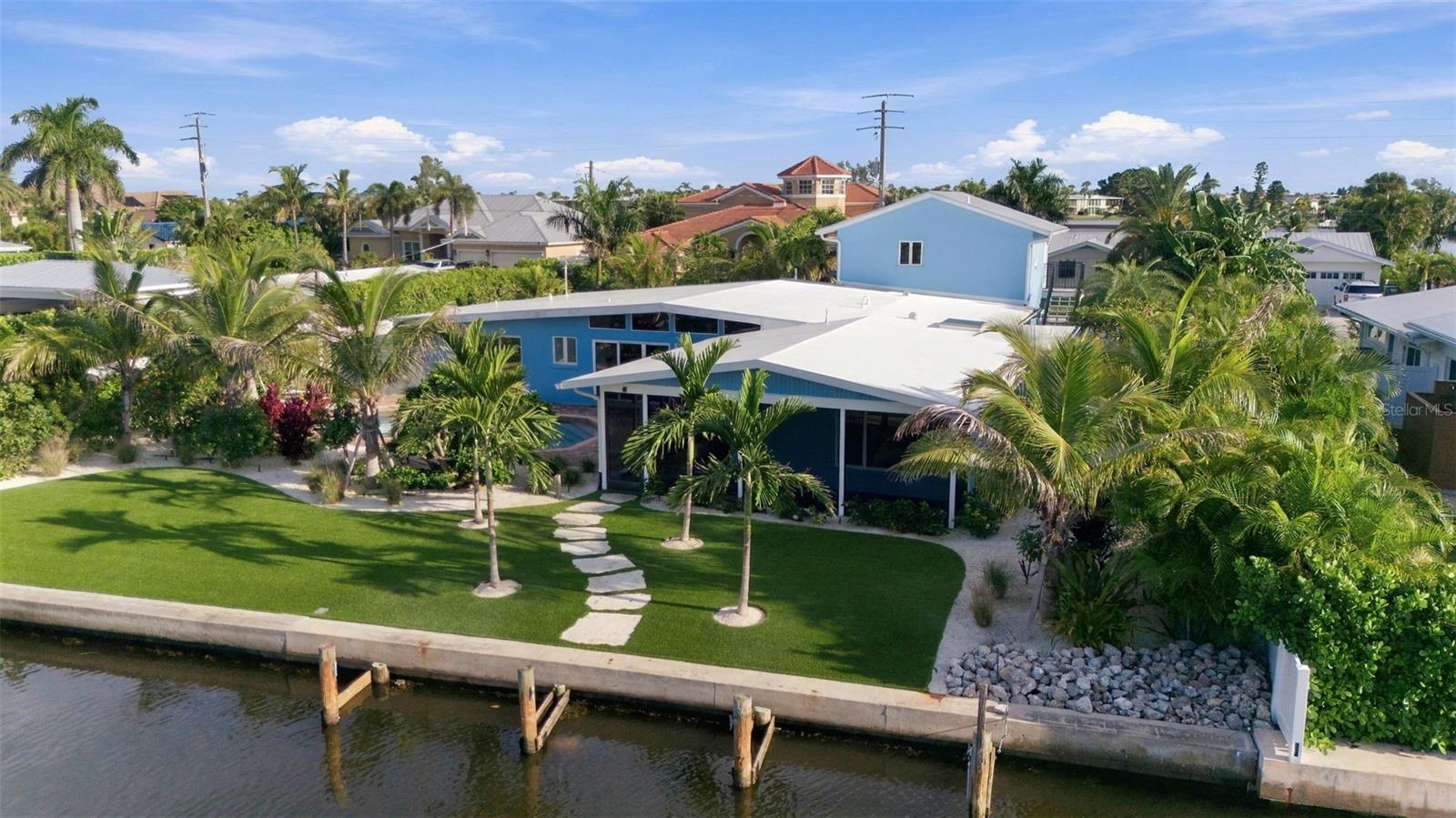 528 KEY ROYALE DR — photo 2