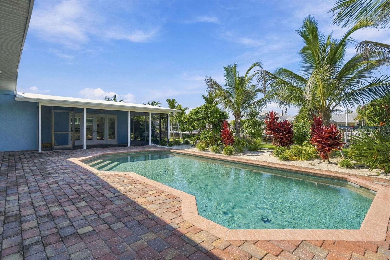 528 KEY ROYALE DR — photo 3