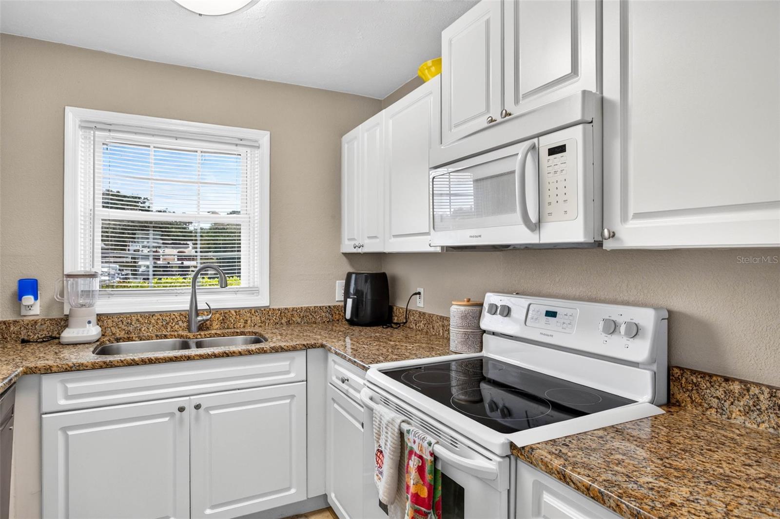 2555 CEDAR CYPRESS CT #2555 — photo 8