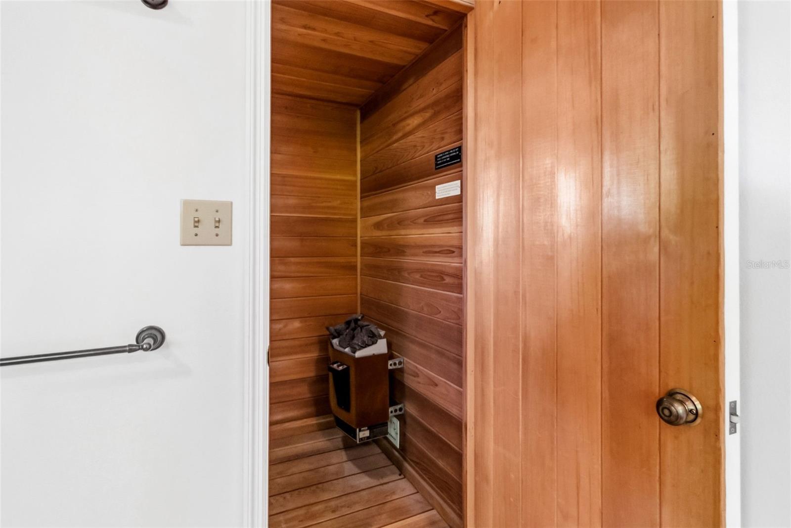 5122 KESTRAL PARK S — photo 35