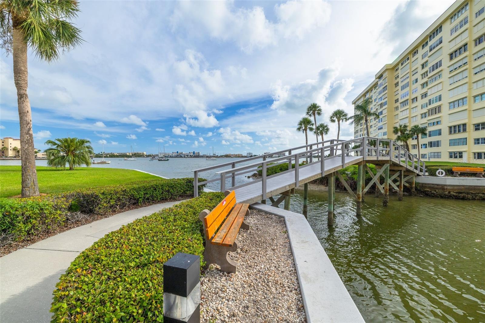 4525 COVE CIR #1002 — photo 34