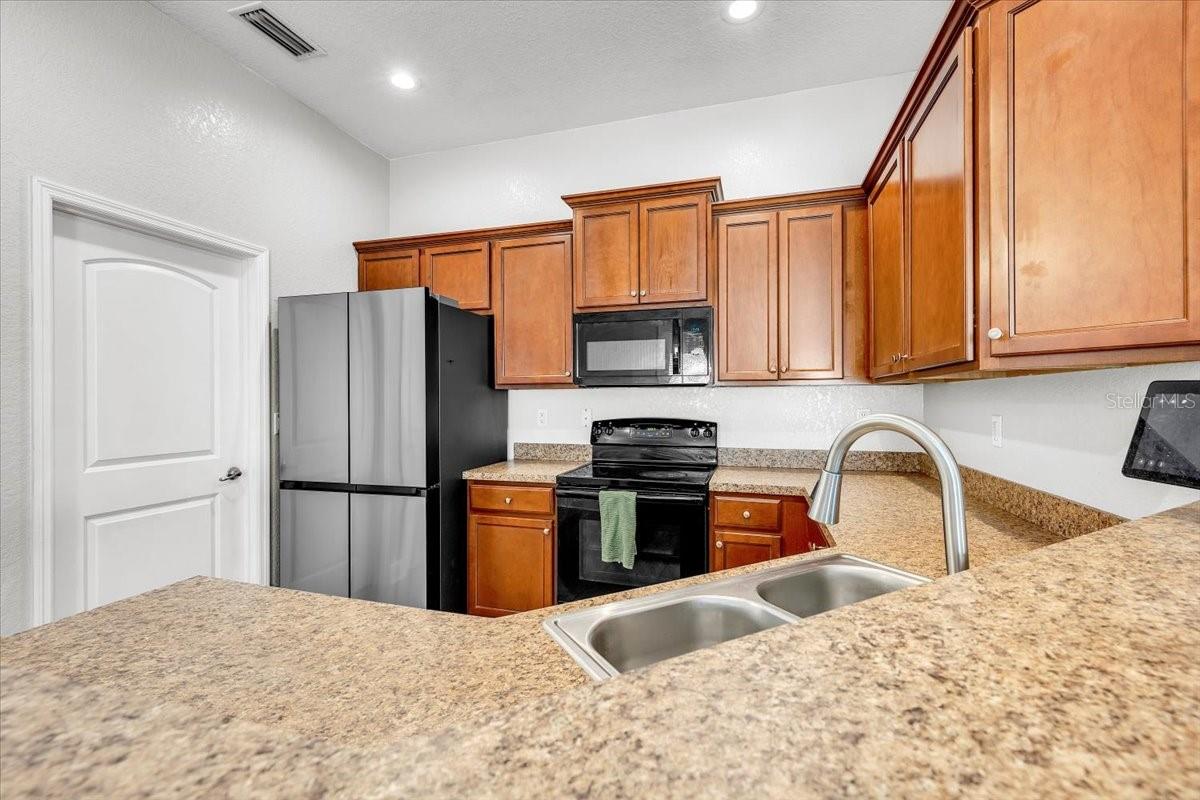 10912 KIRKWALL PORT DR — photo 8