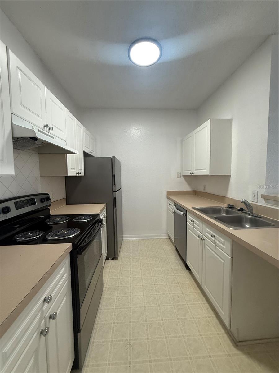 18001 RICHMOND PLACE DR #523 — photo 4