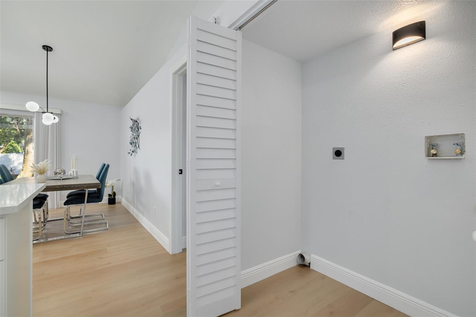 5 S JUPITER AVE — photo 24