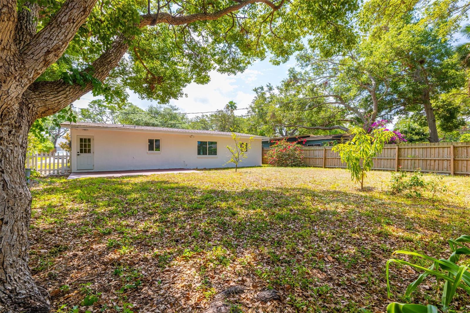 1500 SAN MATEO DR — photo 27