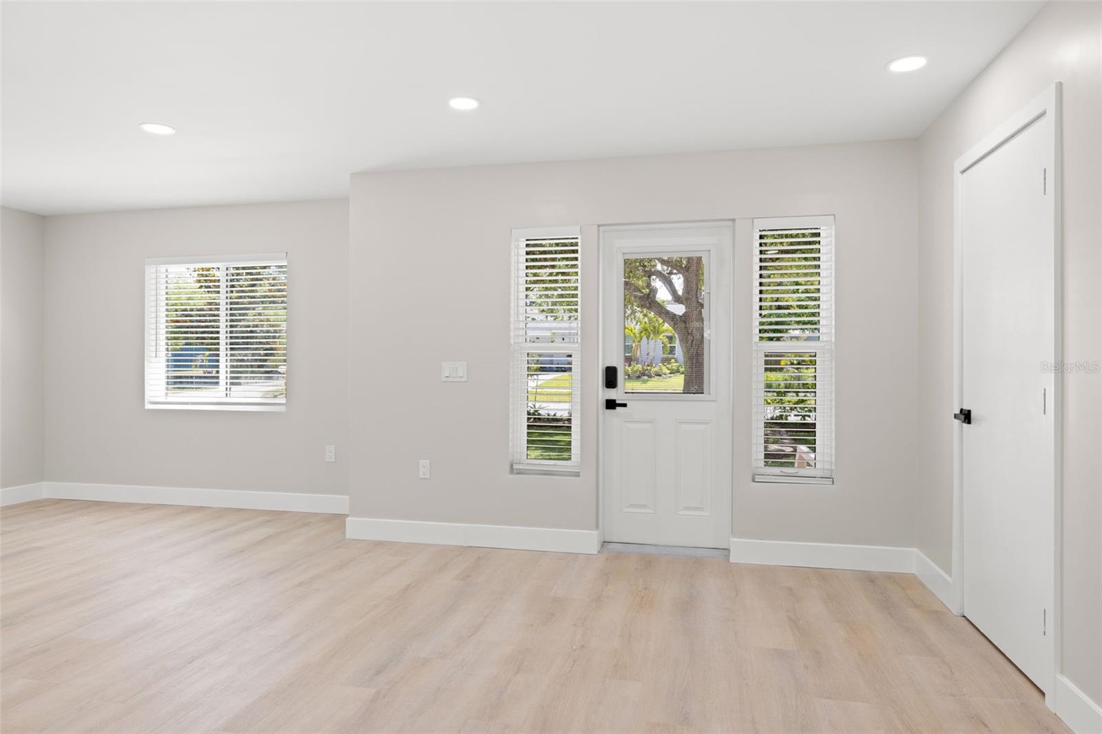 1500 SAN MATEO DR — photo 6