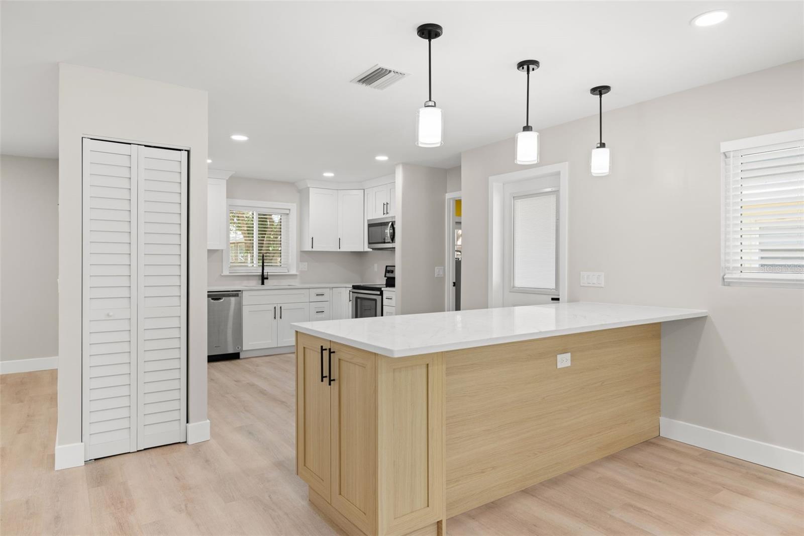 1500 SAN MATEO DR — photo 13