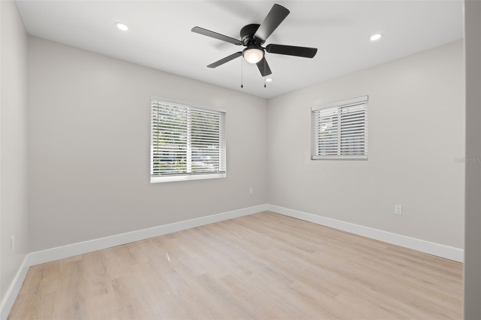 1500 SAN MATEO DR — photo 18