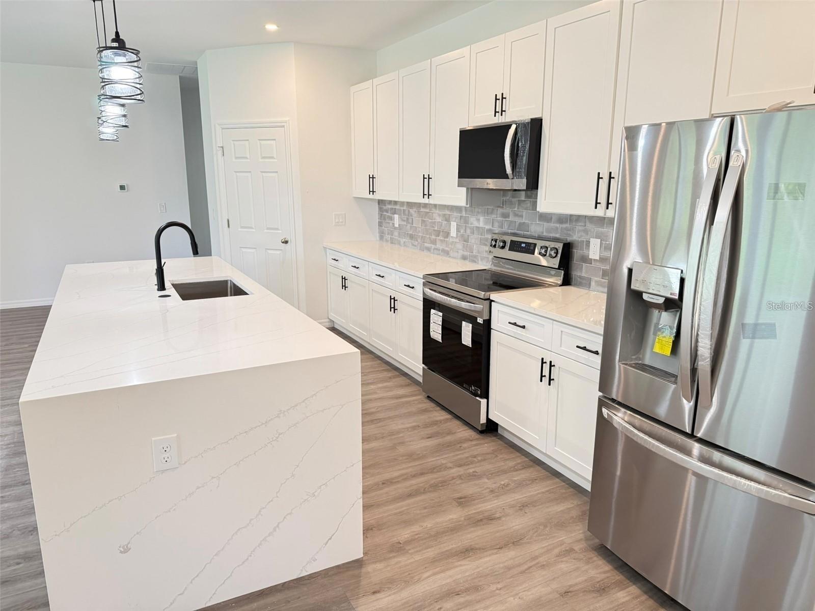 1074 KACERIK ST — photo 4