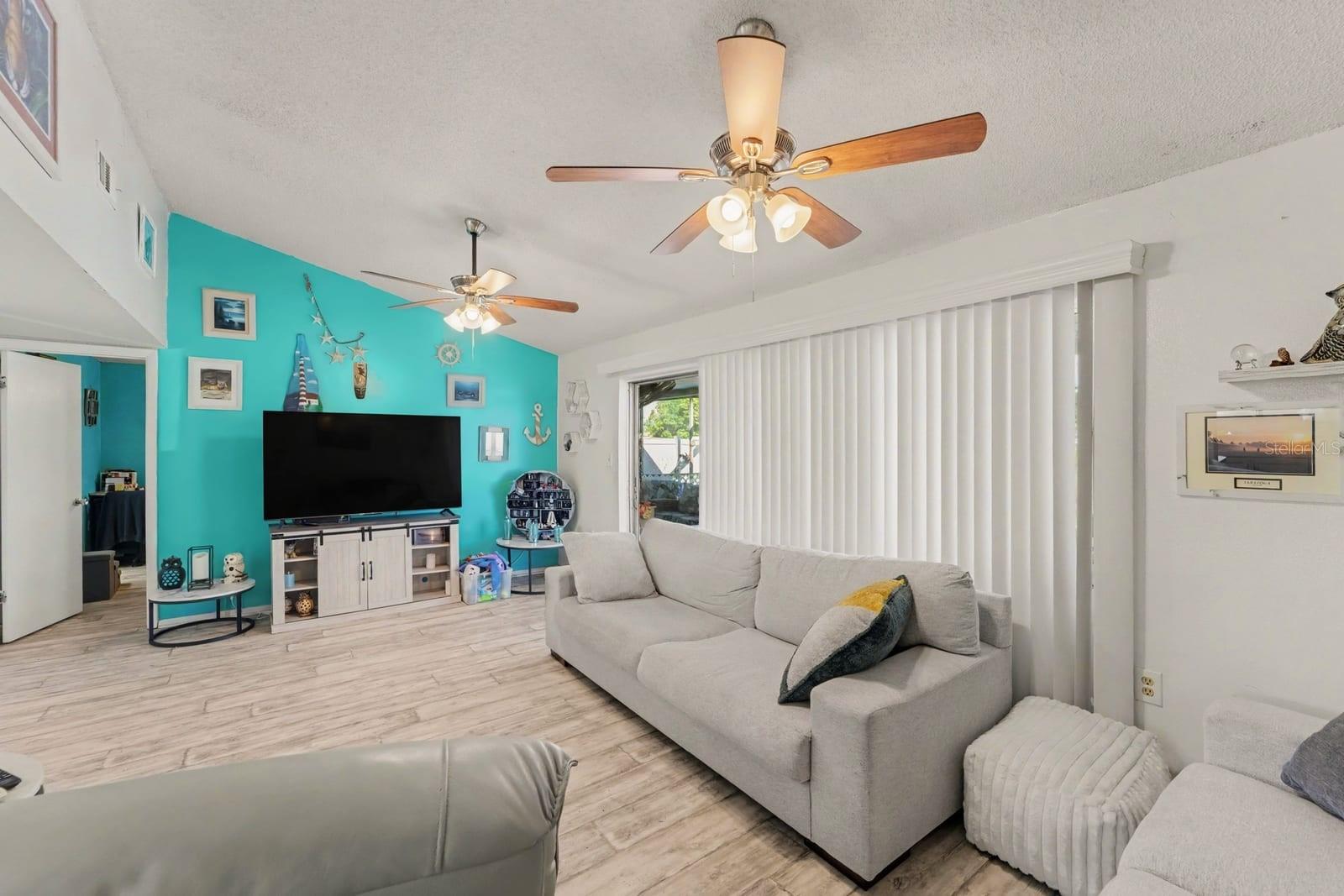 8431 REDFIELD DR — photo 8