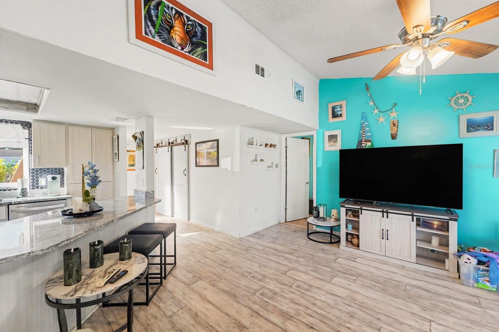 8431 REDFIELD DR — photo 10