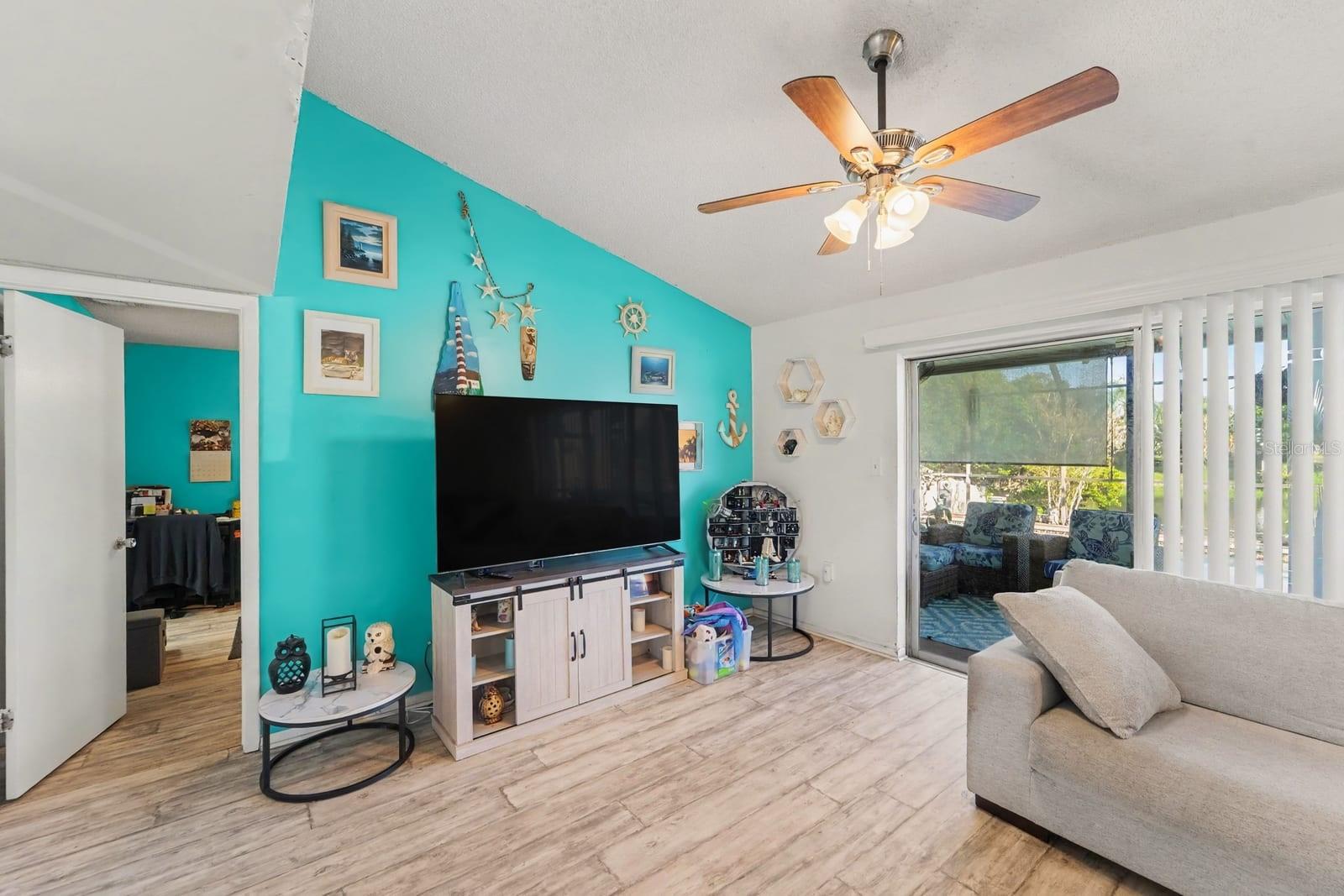 8431 REDFIELD DR — photo 9