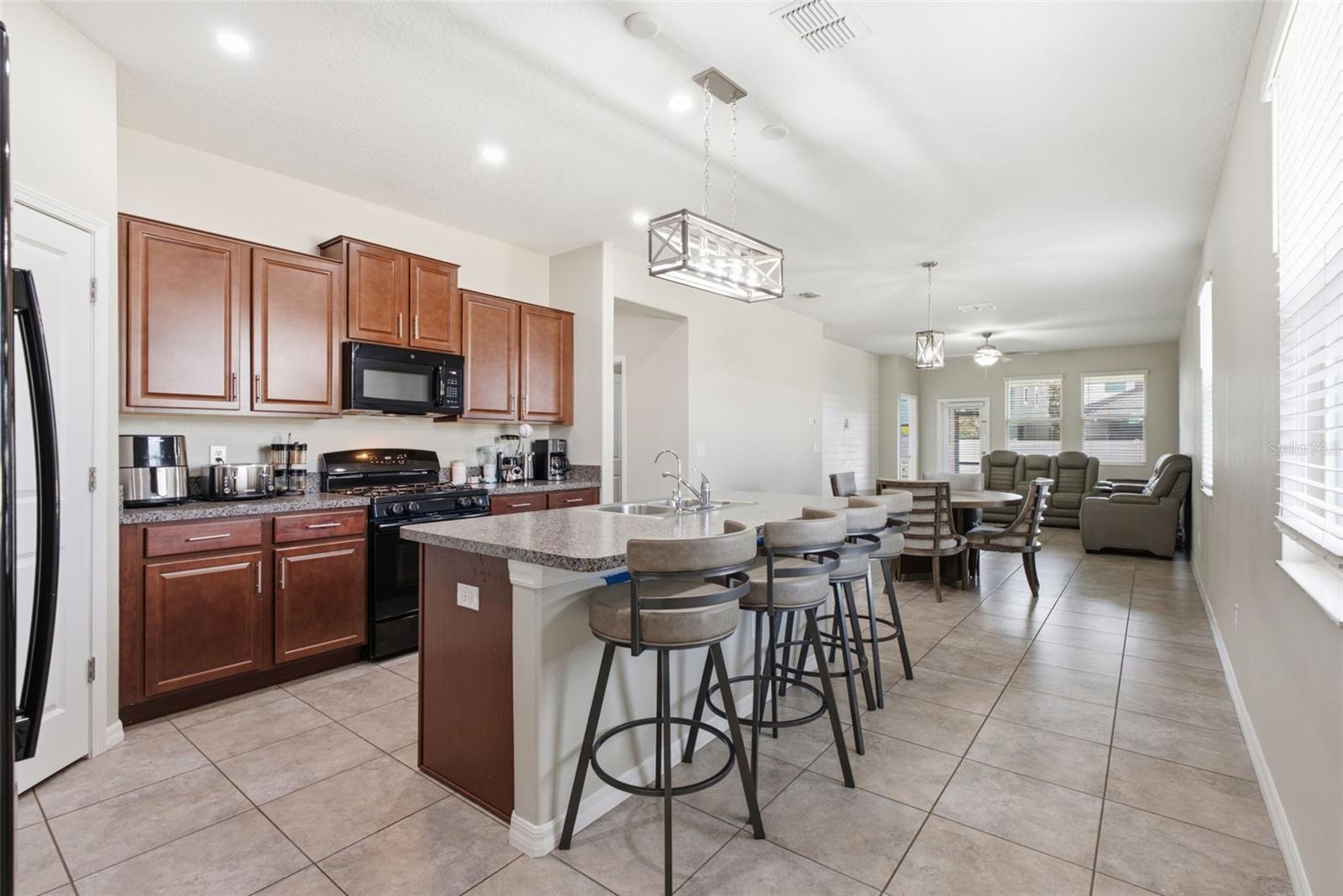 9049 SHADYSIDE LN — photo 12