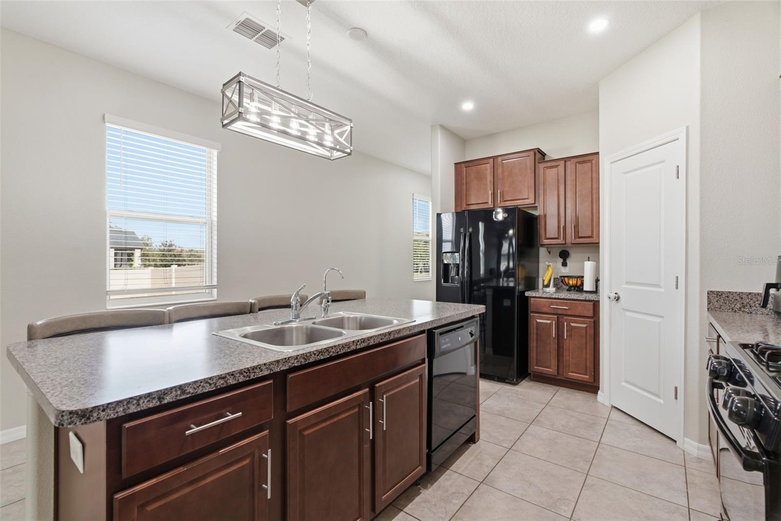 9049 SHADYSIDE LN — photo 11
