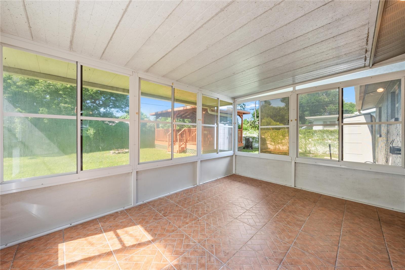 5017 OVERLOOK DR — photo 36