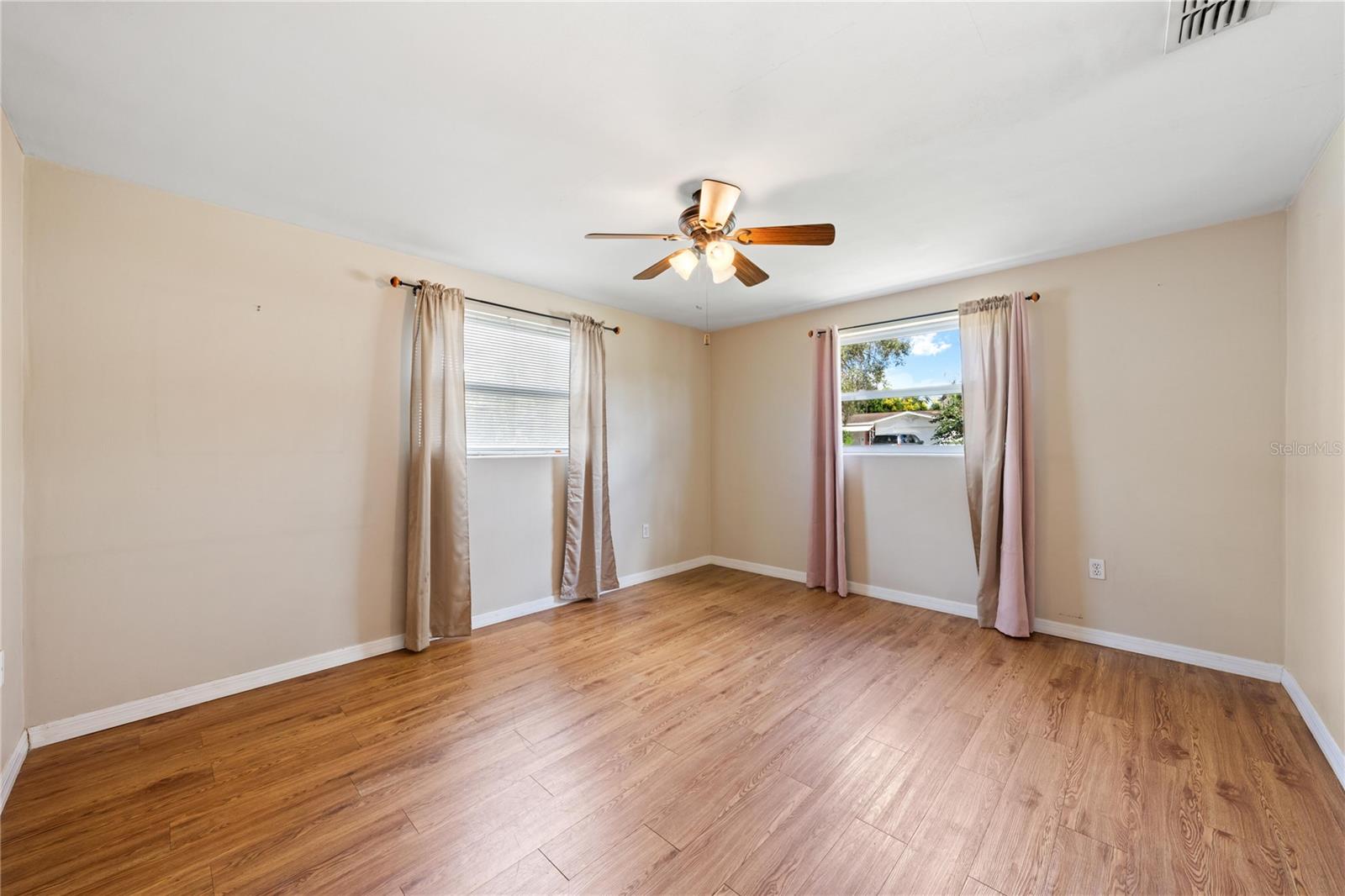 5017 OVERLOOK DR — photo 18