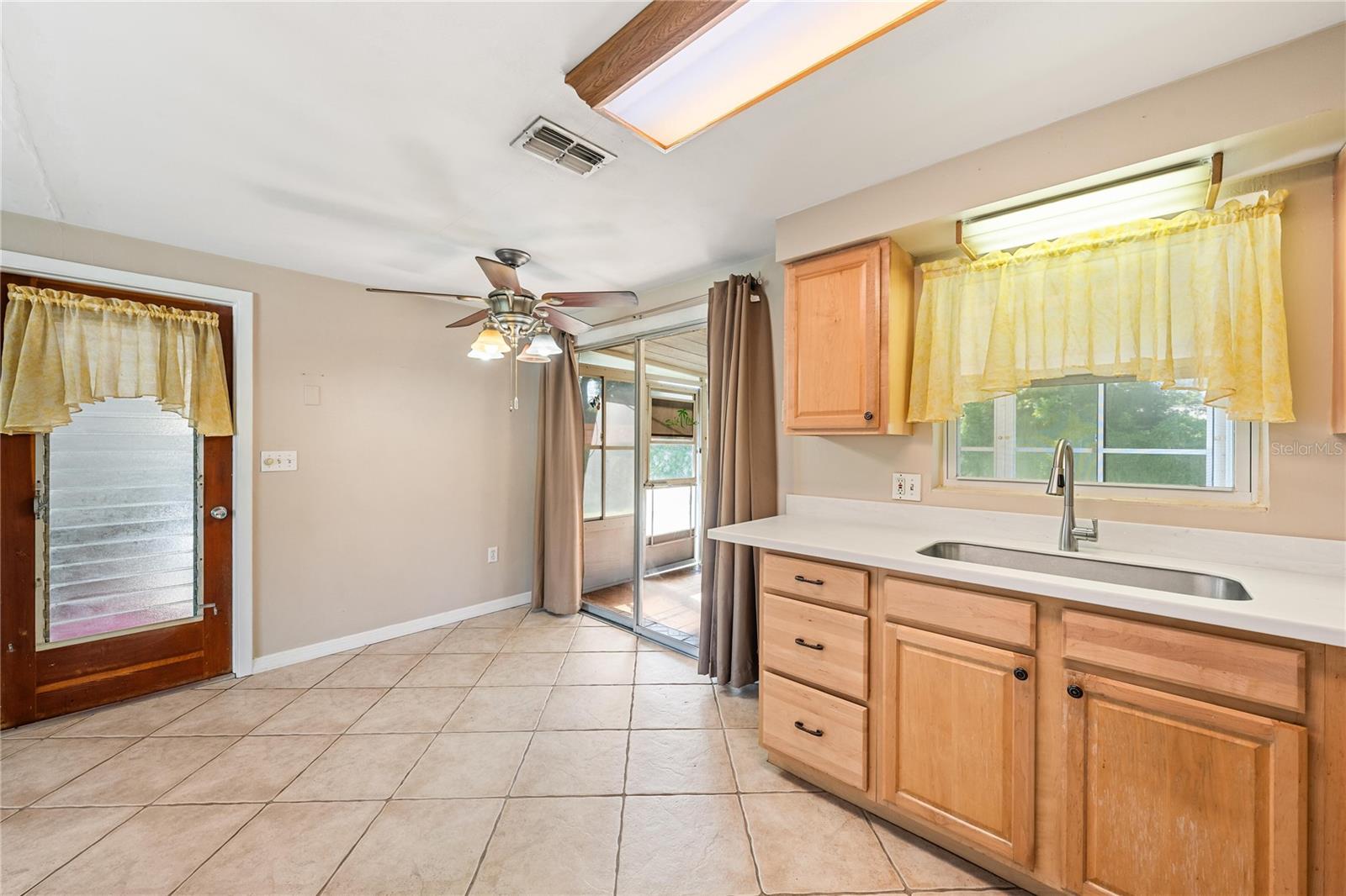 5017 OVERLOOK DR — photo 13