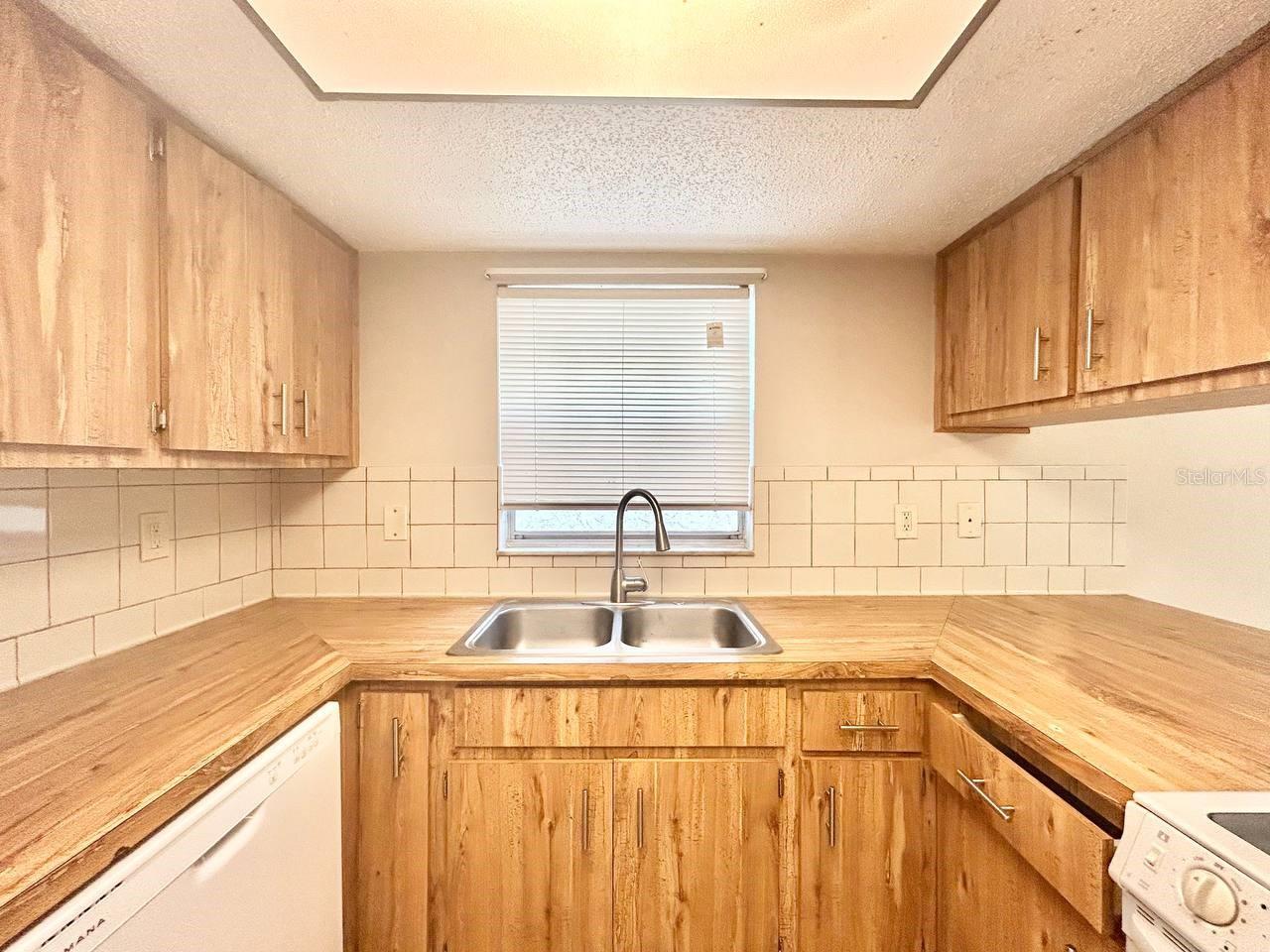 5800 MONTANA AVE — photo 8
