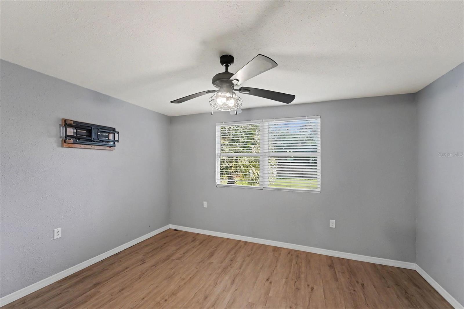 5200 BEHMS CT — photo 6
