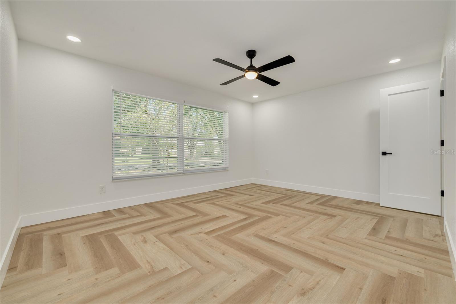 2291 GROVEWOOD RD — photo 25