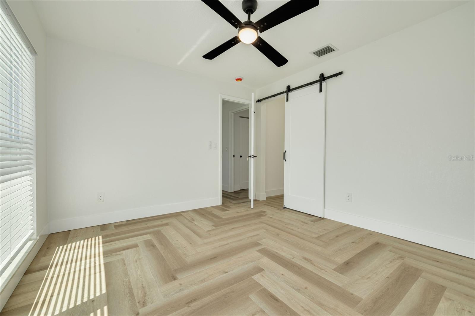2291 GROVEWOOD RD — photo 29