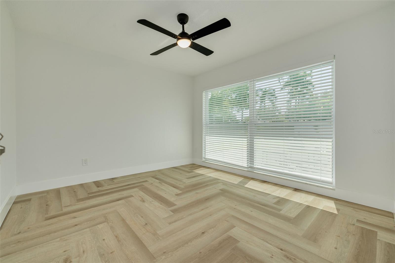 2291 GROVEWOOD RD — photo 28